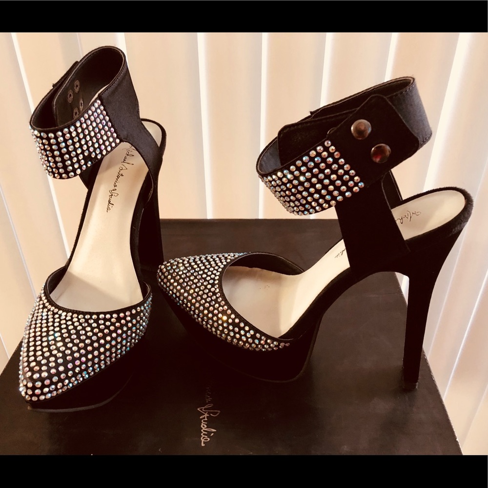 Bundle of 4 Michael Antonio Shoes Size 6
